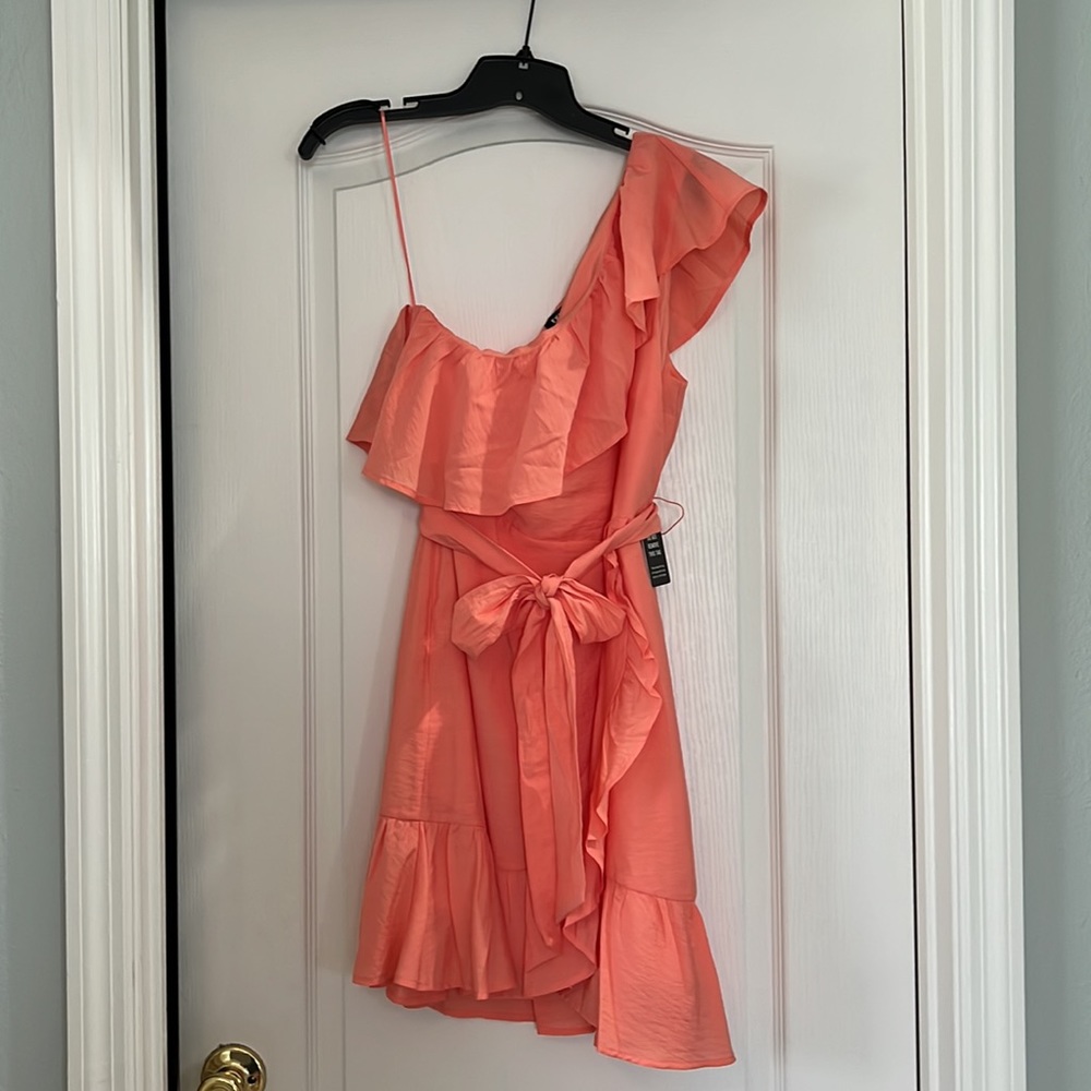 NWT Express one shoulder ruffle dress perfect for summer